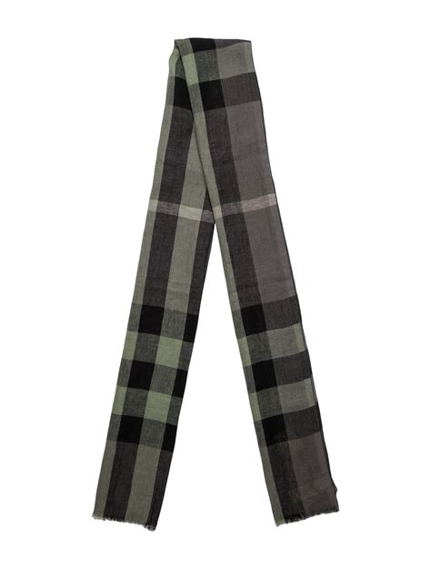 green plaid Burberry scarf